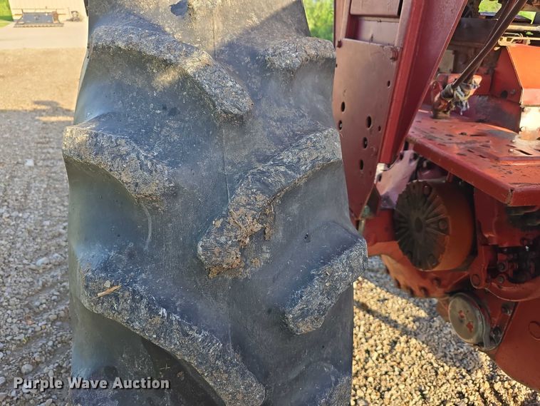 image for item DR3774 1974 International Farmall 966 tractor