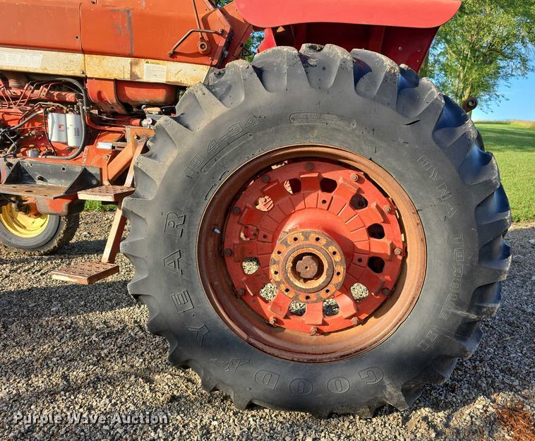 image for item DR3774 1974 International Farmall 966 tractor