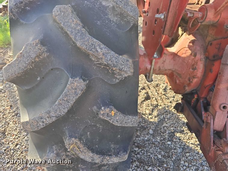 image for item DR3774 1974 International Farmall 966 tractor