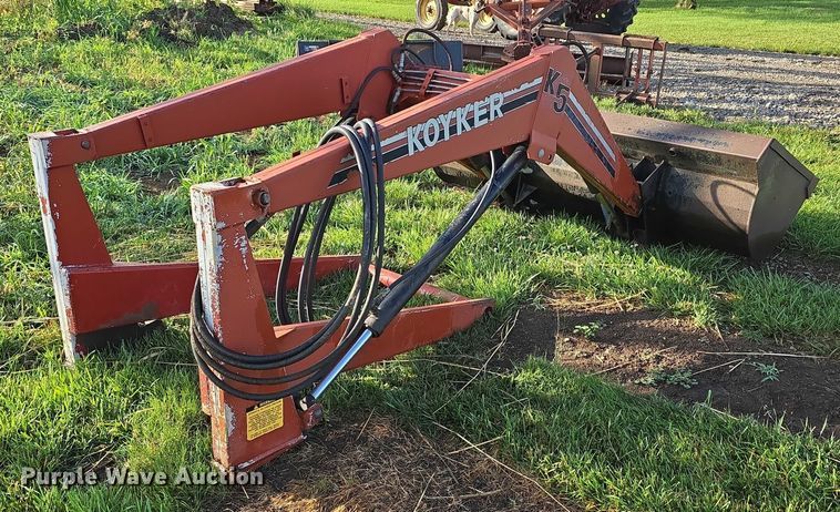 image for item DR3774 1974 International Farmall 966 tractor