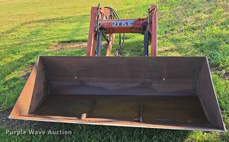 image for item DR3774 1974 International Farmall 966 tractor