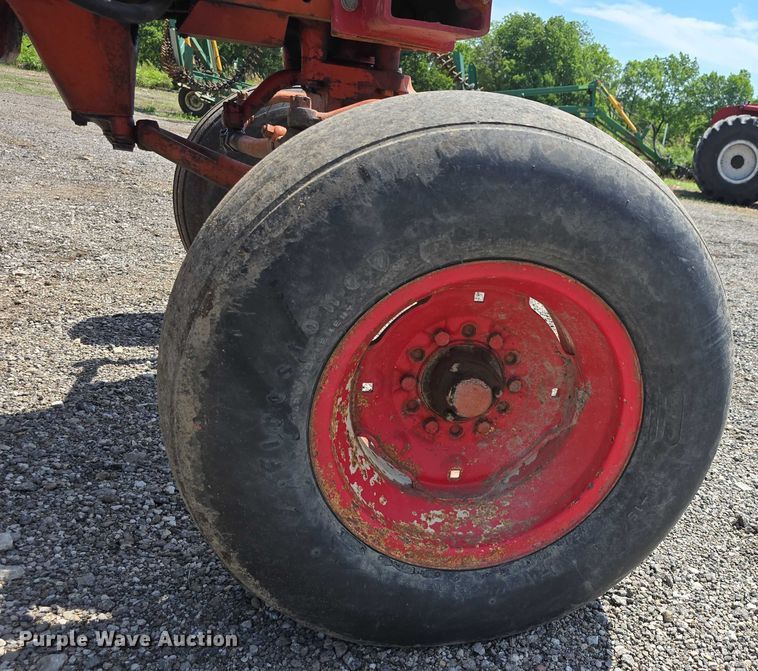 image for item DR3776 International Farmall F706  tractor