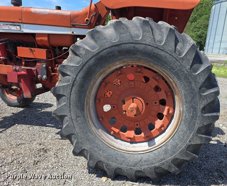 image for item DR3776 International Farmall F706  tractor