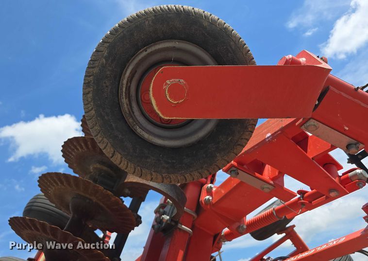 image for item DR3779 2013 Kuhn-Krause 8000 Excelerator vertical tillage