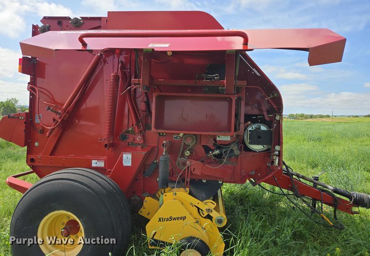 image for item DT7221 2013 New Holland BR7090 round baler