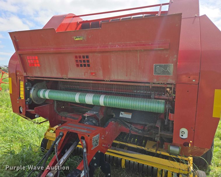 image for item DT7221 2013 New Holland BR7090 round baler