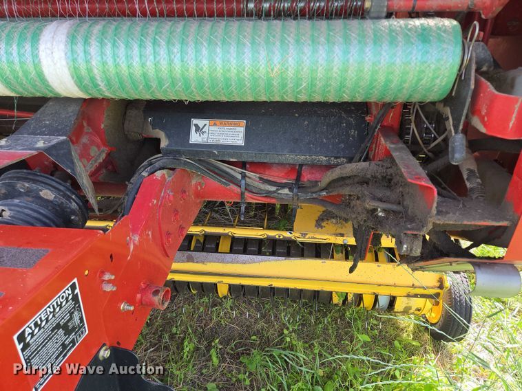 image for item DT7221 2013 New Holland BR7090 round baler