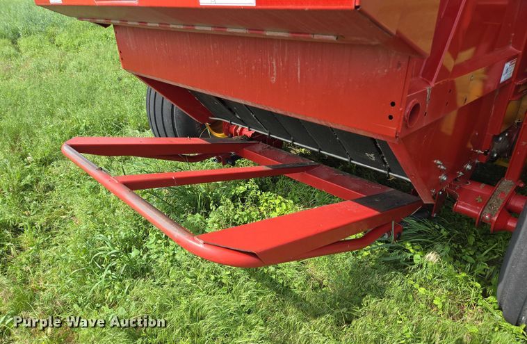 image for item DT7221 2013 New Holland BR7090 round baler