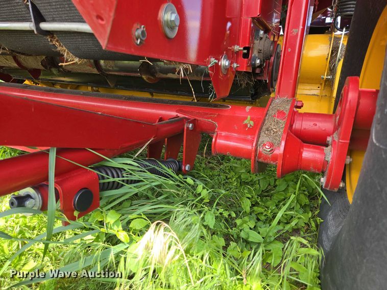 image for item DT7221 2013 New Holland BR7090 round baler