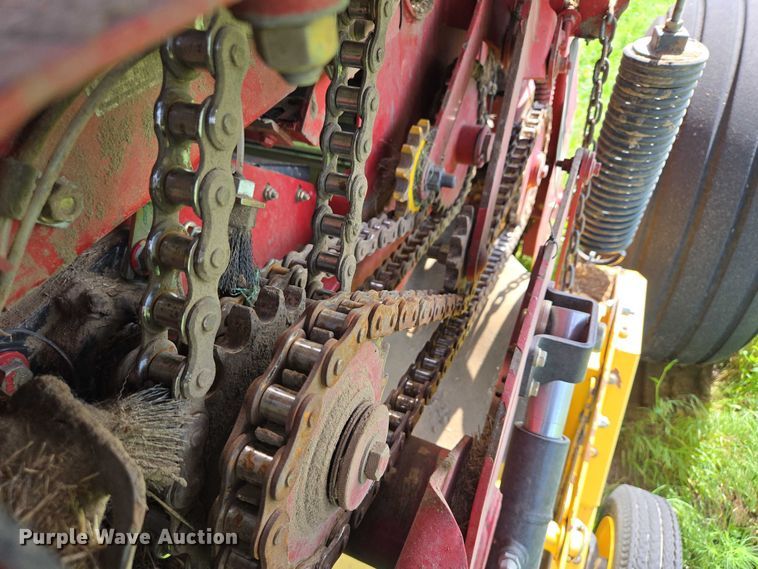 image for item DT7221 2013 New Holland BR7090 round baler