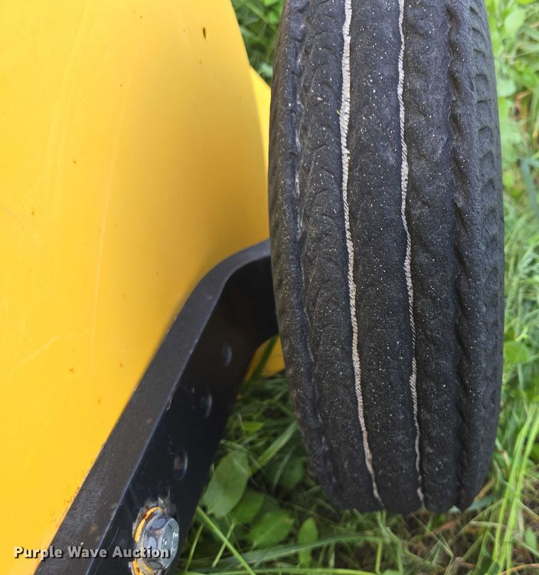 image for item DT7221 2013 New Holland BR7090 round baler