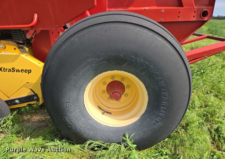 image for item DT7221 2013 New Holland BR7090 round baler