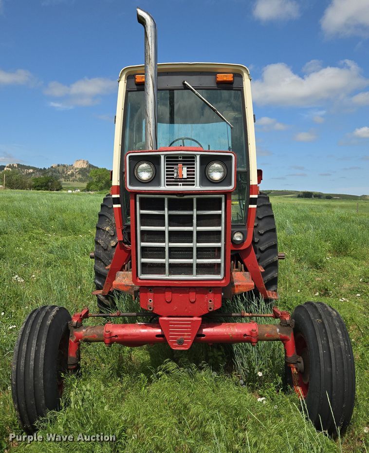 image for item DT7222 1979 International 1086 tractor