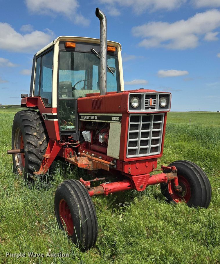 image for item DT7222 1979 International 1086 tractor