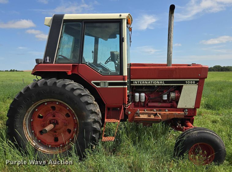 image for item DT7222 1979 International 1086 tractor