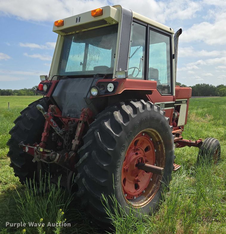 image for item DT7222 1979 International 1086 tractor