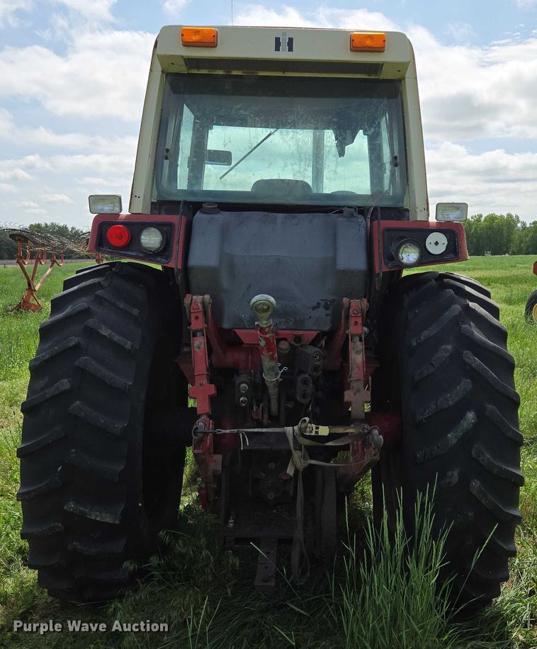 image for item DT7222 1979 International 1086 tractor