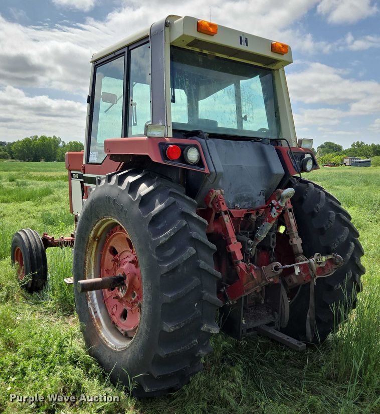 image for item DT7222 1979 International 1086 tractor
