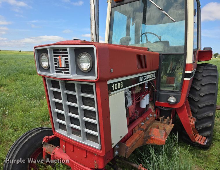 image for item DT7222 1979 International 1086 tractor