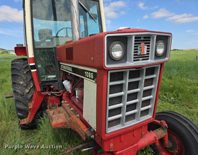 image for item DT7222 1979 International 1086 tractor