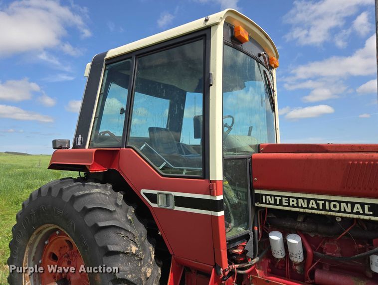 image for item DT7222 1979 International 1086 tractor