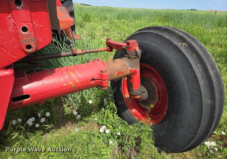 image for item DT7222 1979 International 1086 tractor