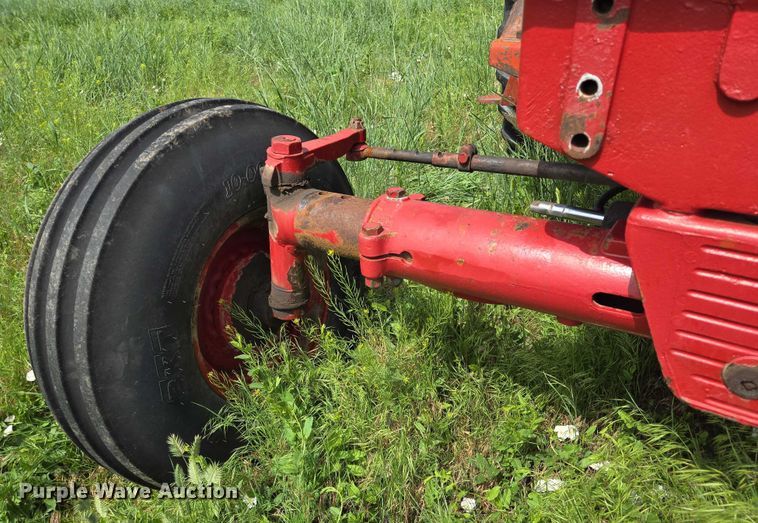 image for item DT7222 1979 International 1086 tractor