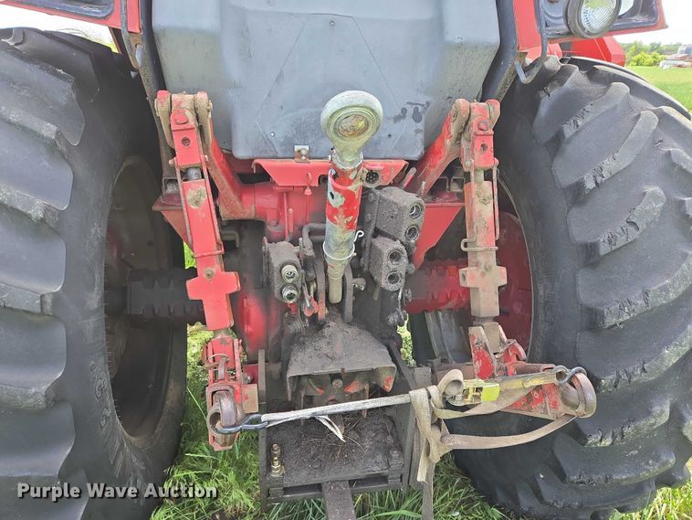 image for item DT7222 1979 International 1086 tractor