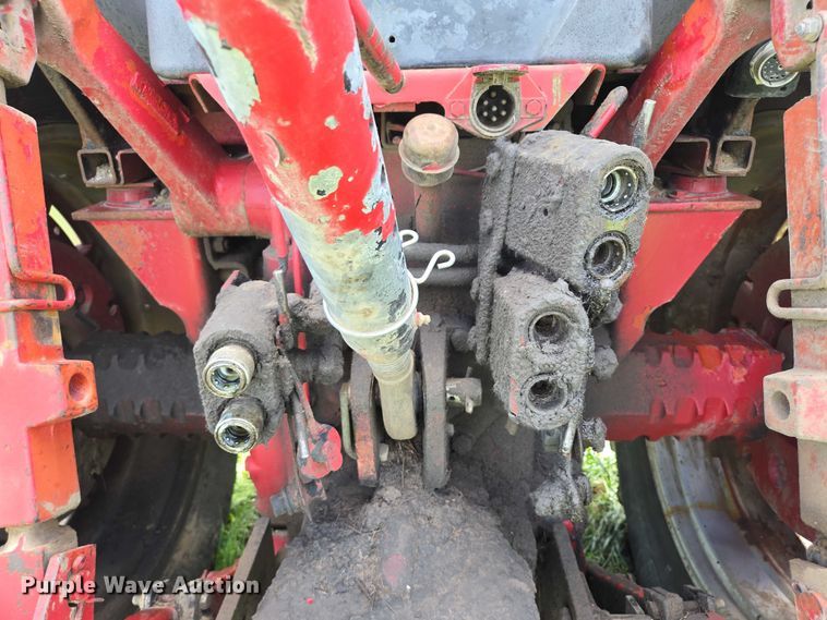 image for item DT7222 1979 International 1086 tractor