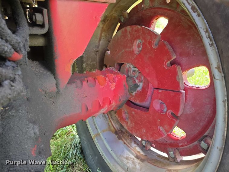 image for item DT7222 1979 International 1086 tractor