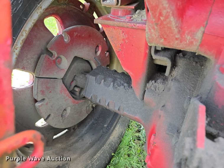 image for item DT7222 1979 International 1086 tractor