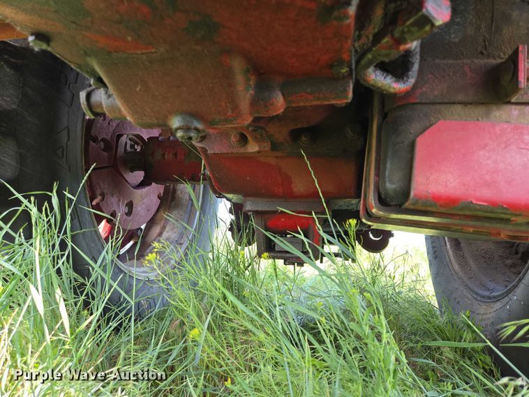 image for item DT7222 1979 International 1086 tractor