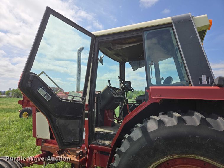 image for item DT7222 1979 International 1086 tractor