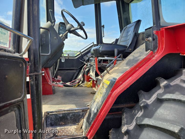 image for item DT7222 1979 International 1086 tractor