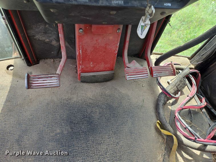 image for item DT7222 1979 International 1086 tractor