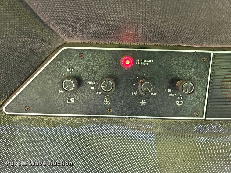 image for item DT7222 1979 International 1086 tractor