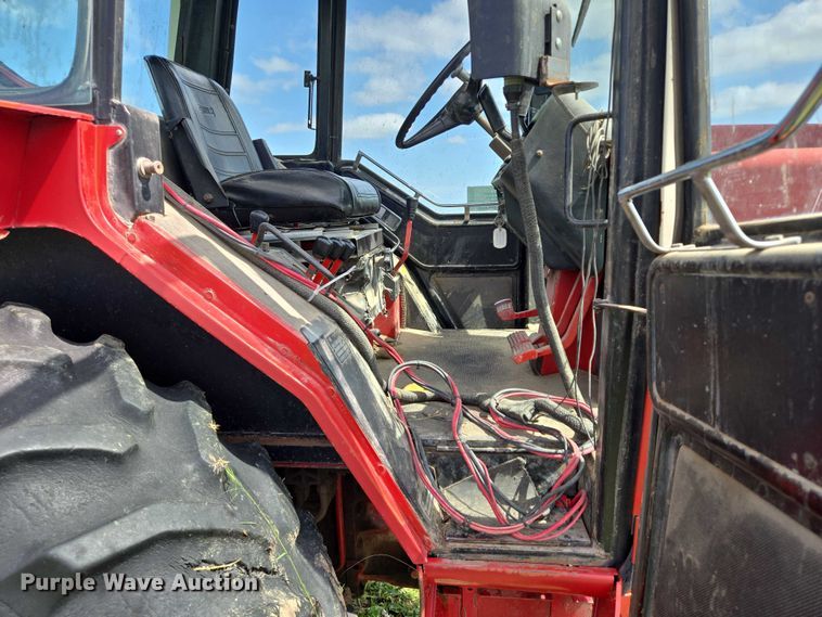 image for item DT7222 1979 International 1086 tractor