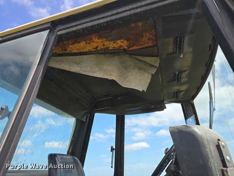 image for item DT7222 1979 International 1086 tractor