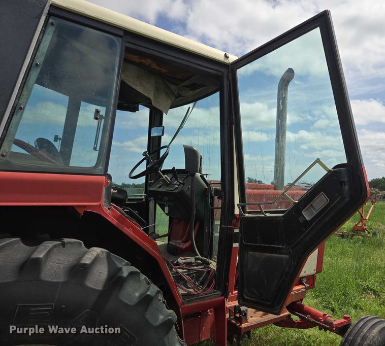 image for item DT7222 1979 International 1086 tractor