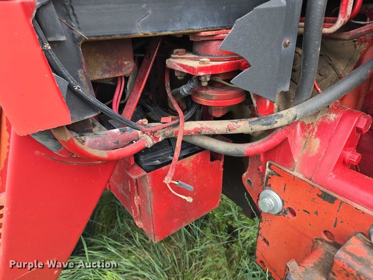 image for item DT7222 1979 International 1086 tractor