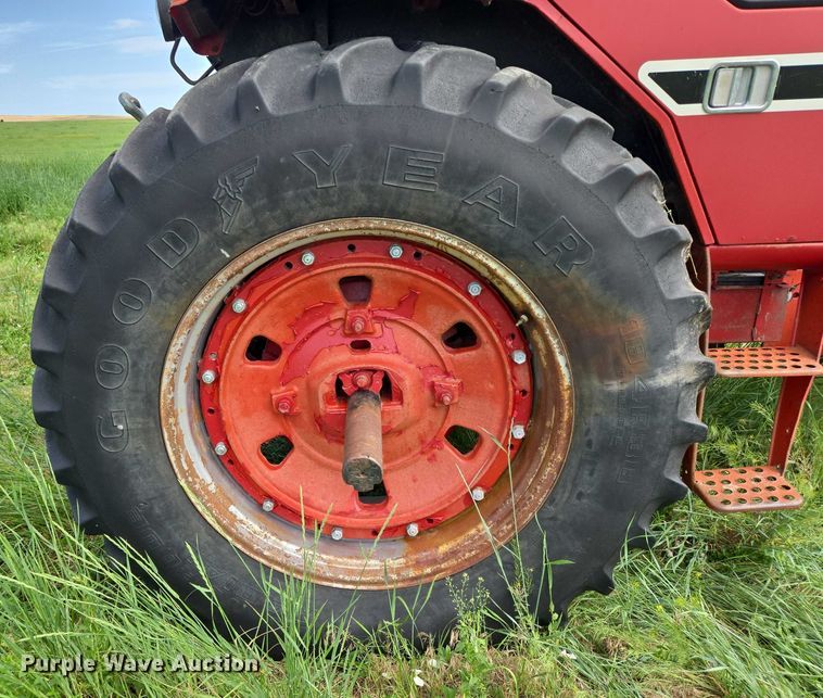 image for item DT7222 1979 International 1086 tractor
