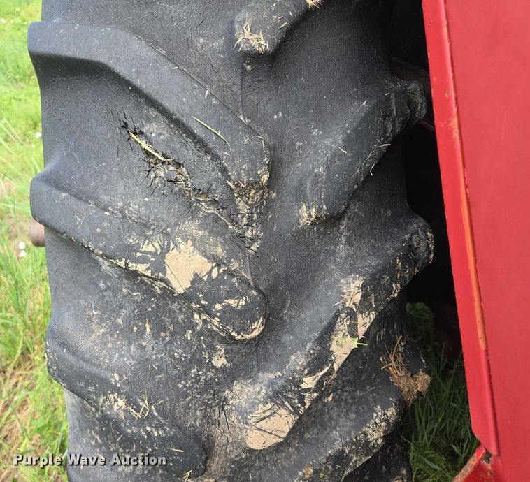 image for item DT7222 1979 International 1086 tractor