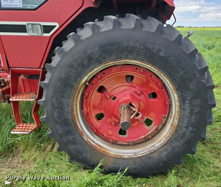 image for item DT7222 1979 International 1086 tractor