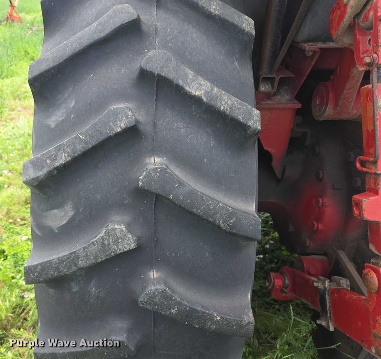 image for item DT7222 1979 International 1086 tractor