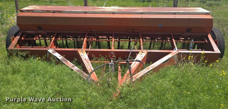 image for item DT7224 International 510 grain drill