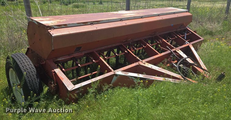 image for item DT7224 International 510 grain drill