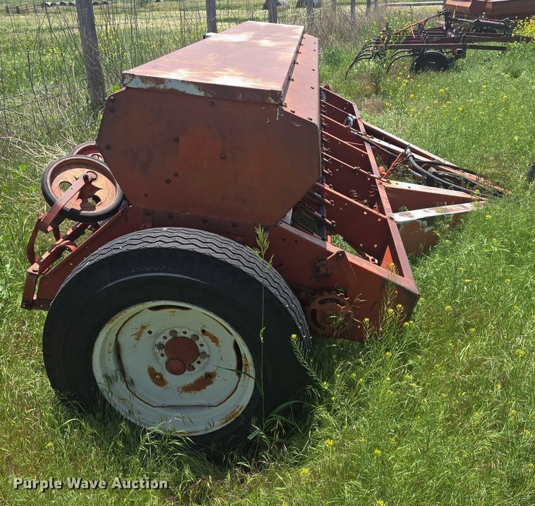 image for item DT7224 International 510 grain drill