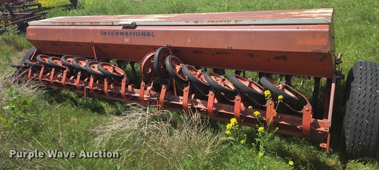image for item DT7224 International 510 grain drill