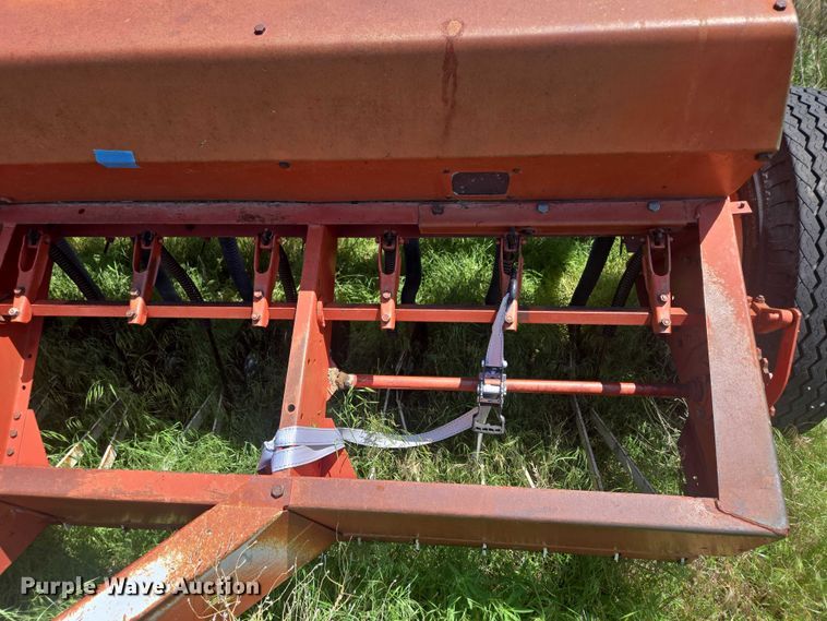 image for item DT7224 International 510 grain drill