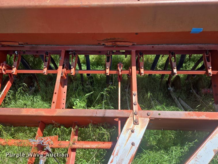 image for item DT7224 International 510 grain drill